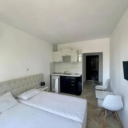 Apartament White Studio With а Pool In *