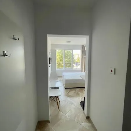 White Studio With а Pool In Apartamento
